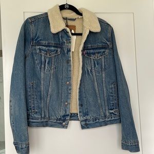 NWT Levi’s Sherpa Lined Denim Jacket